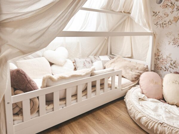 Stylowe łóżko domek Lulu, białe, dla dzieci