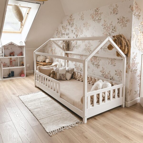 łóżko domek Lulu w pokoju małej dziewczynki