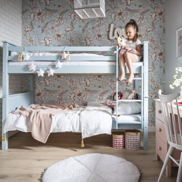 pastelowe drewniane łóżko piętrowe