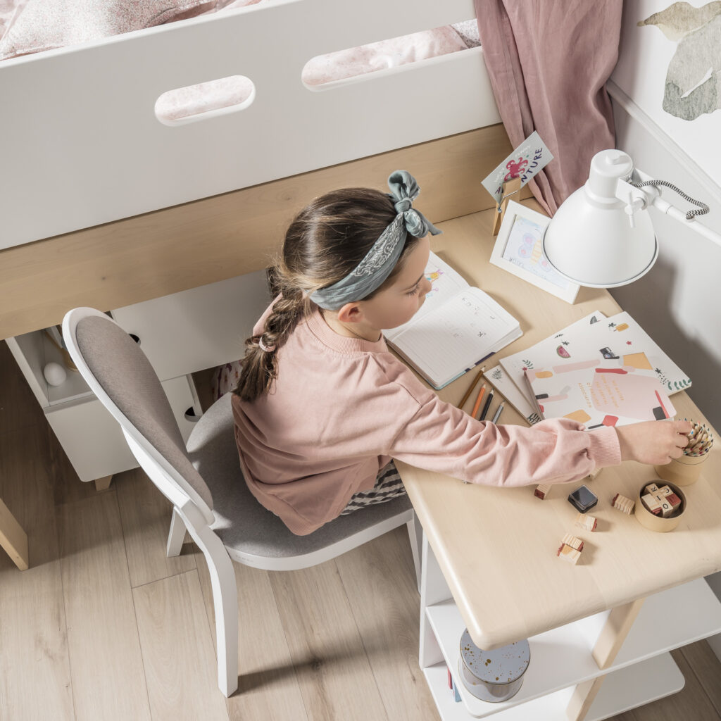 biurko dla dziecka